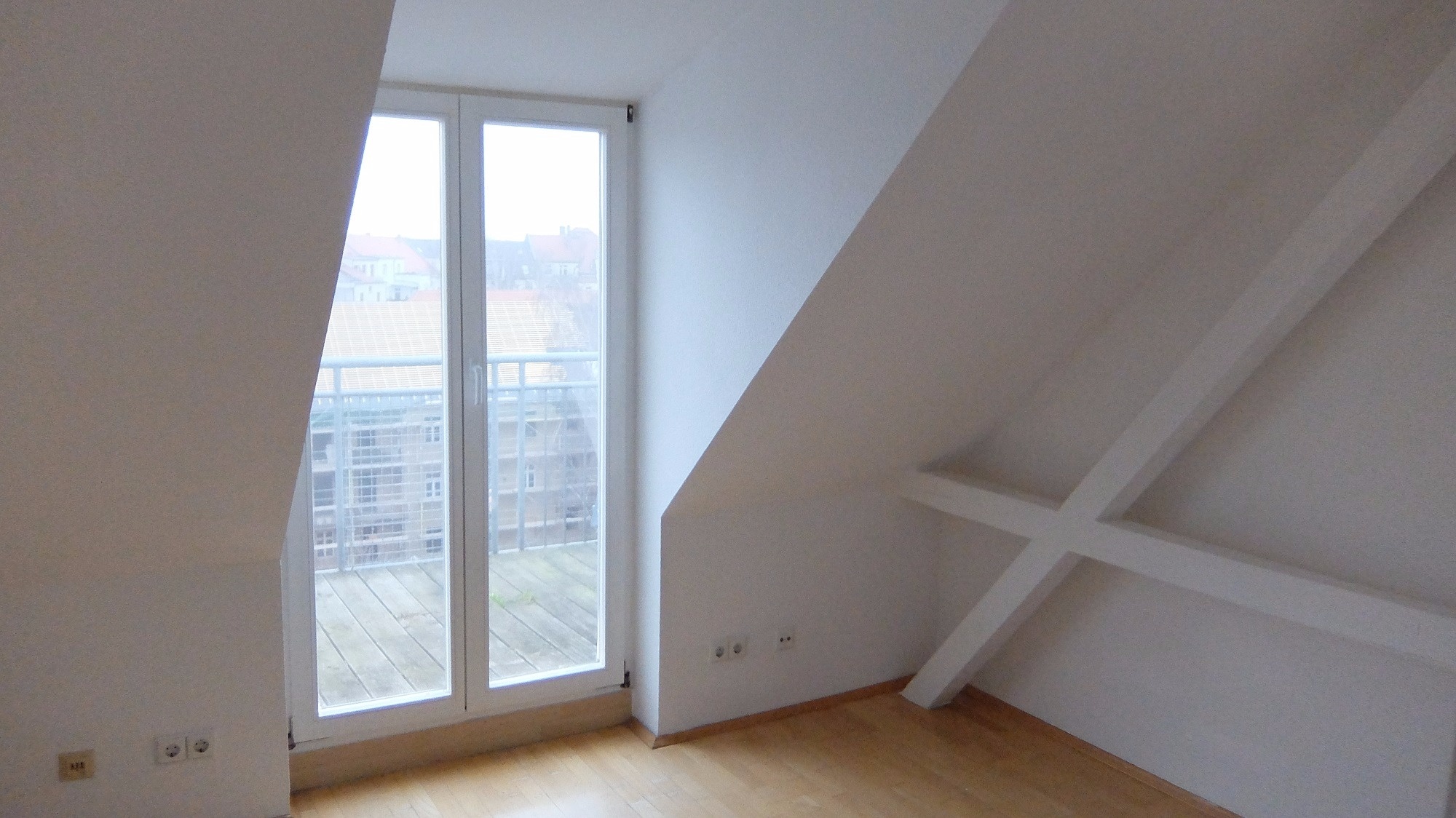Zimmer mit Balkonzugang