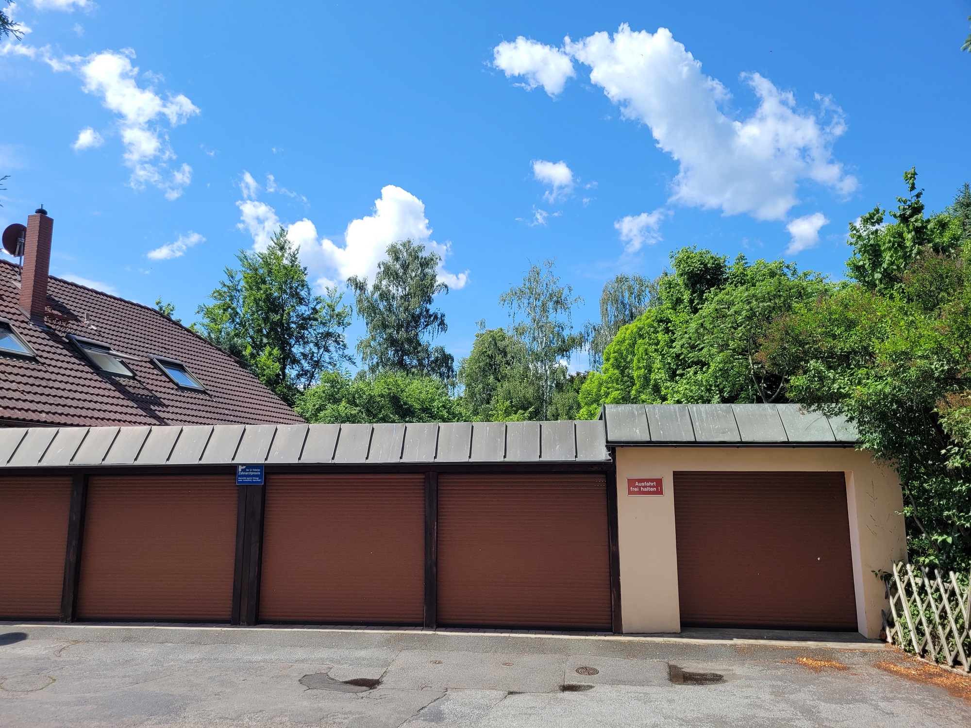 Carports und Garage