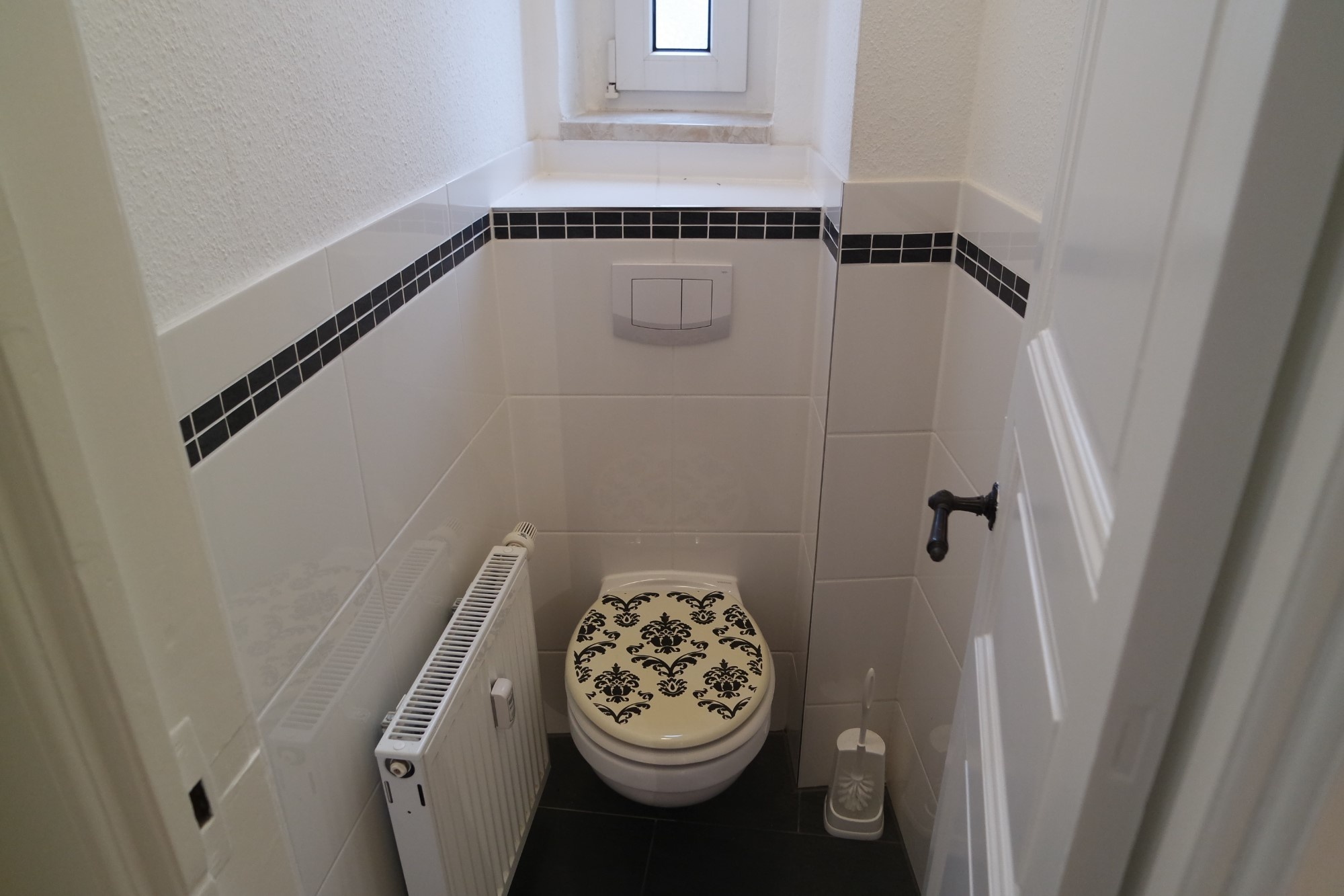 separates WC