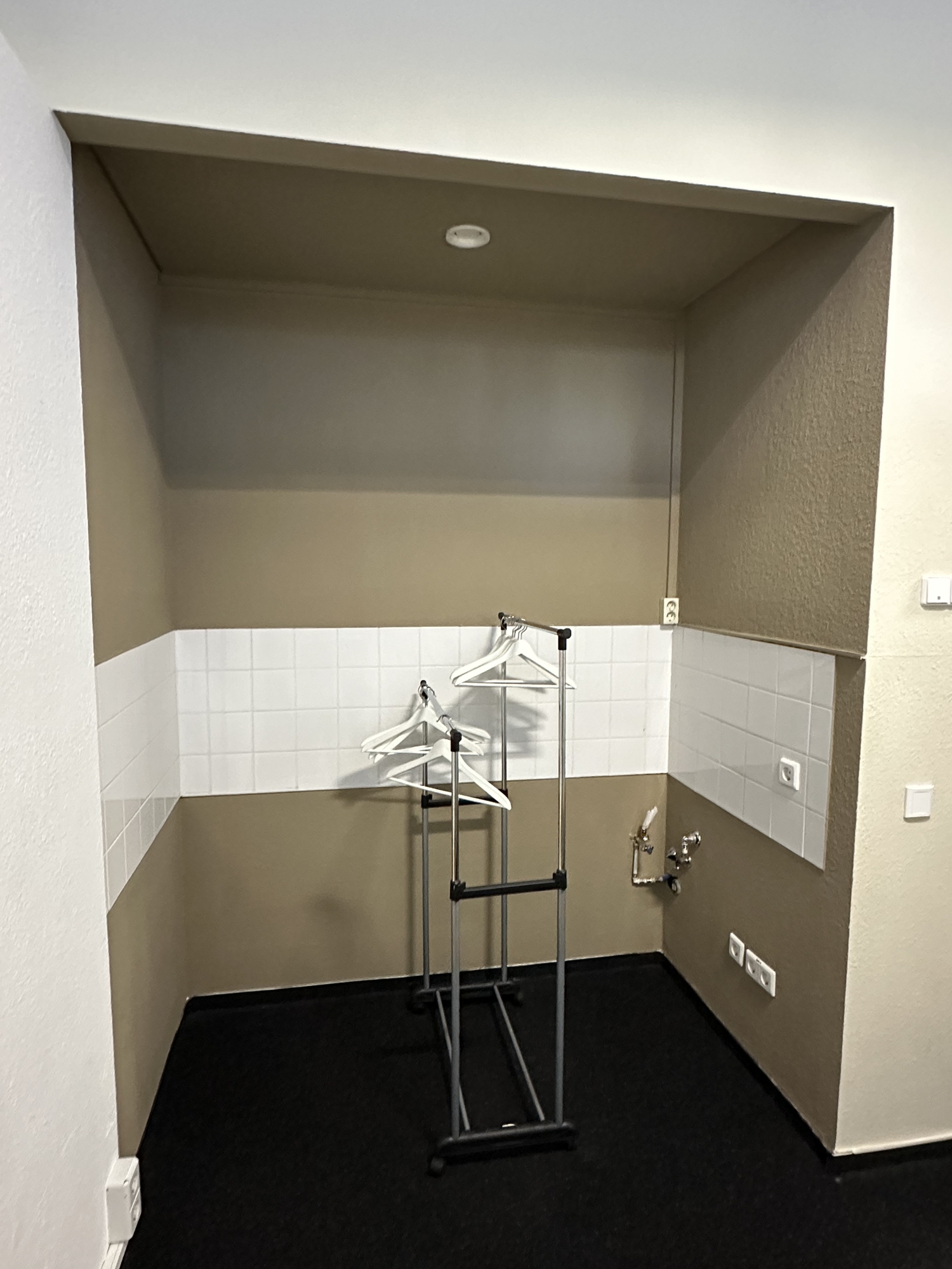 Umkleide Damen / Teeküche