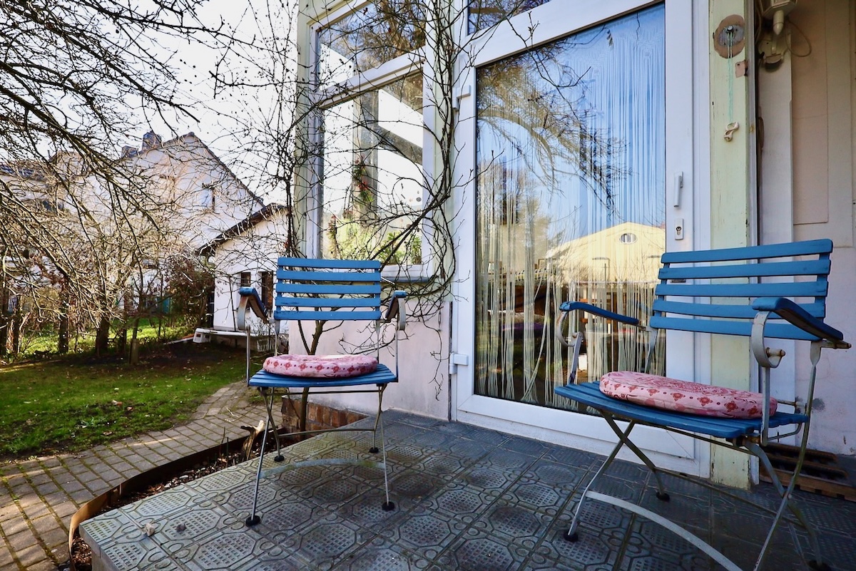 Der Wintergarten von außen. Der Wintergarten von außen.