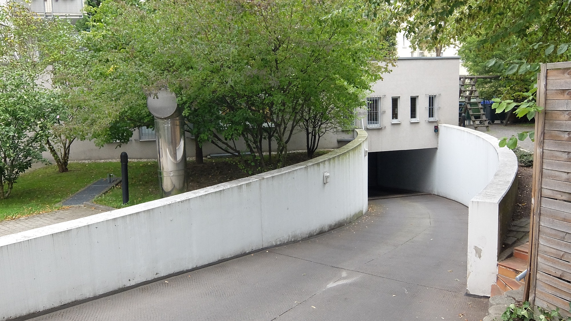 Tiefgarageneinfahrt