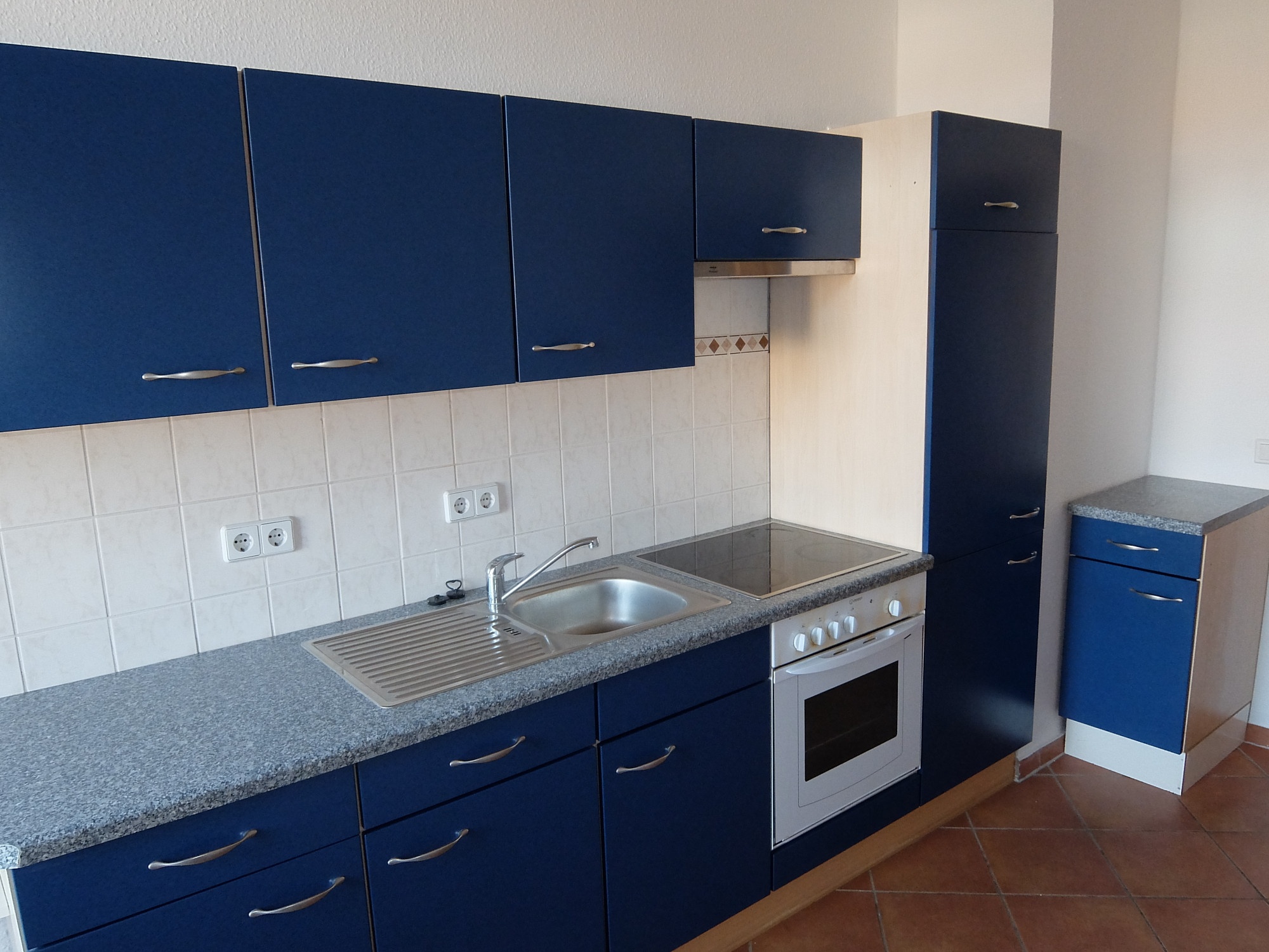 Einbauküche (jetzt weiße Fronten) Einbauküche (jetzt weiße Fronten)