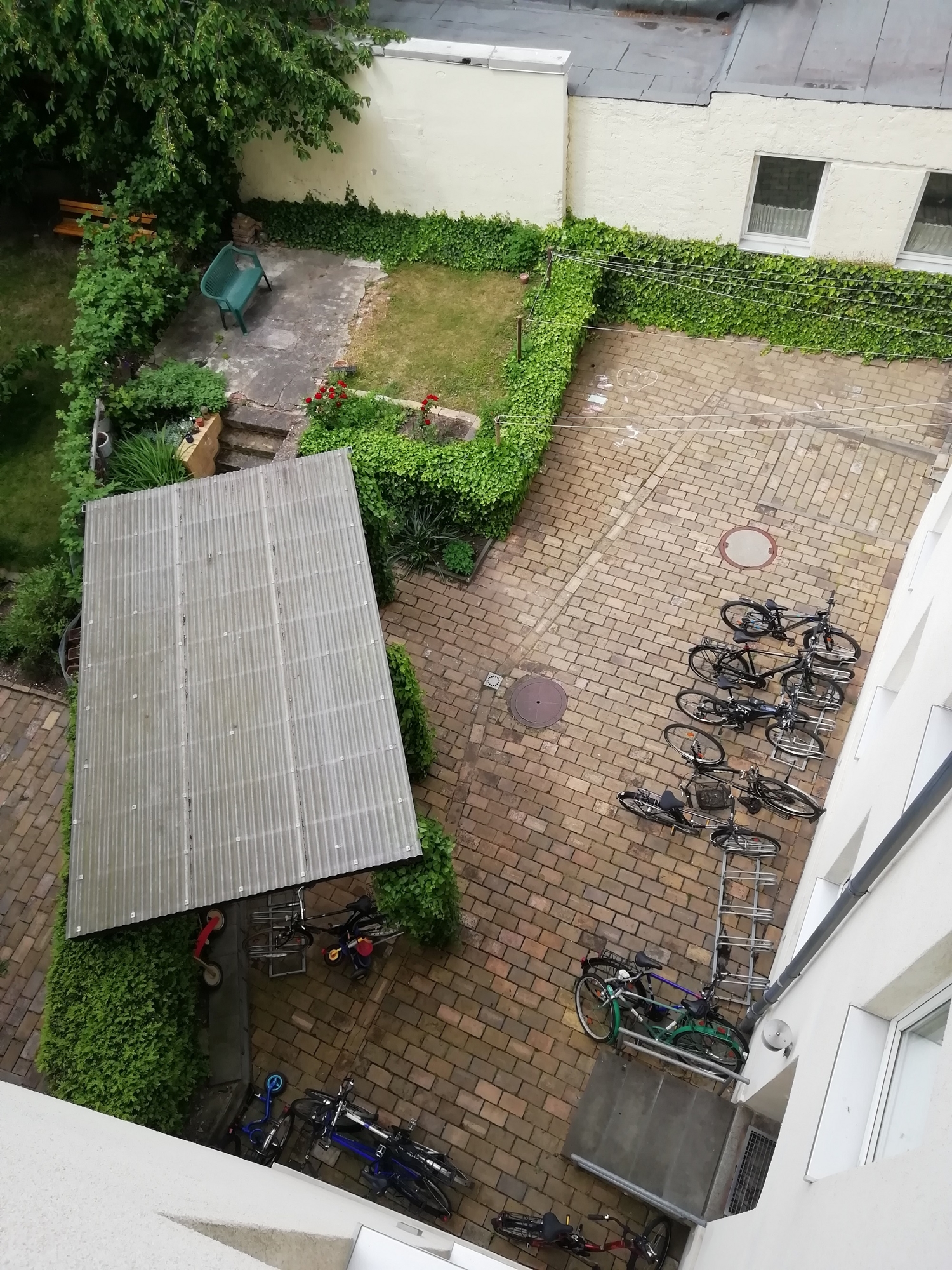 Innenhof mit Fahrrradabstellmöglichkeit