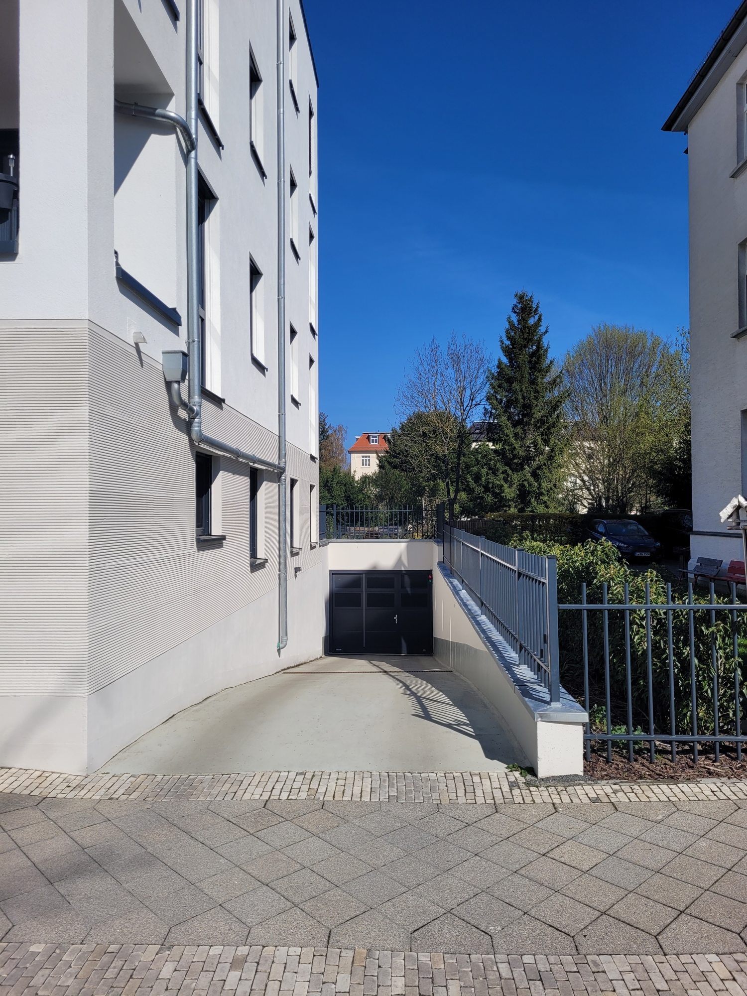 Tiefgaragenzufahrt
