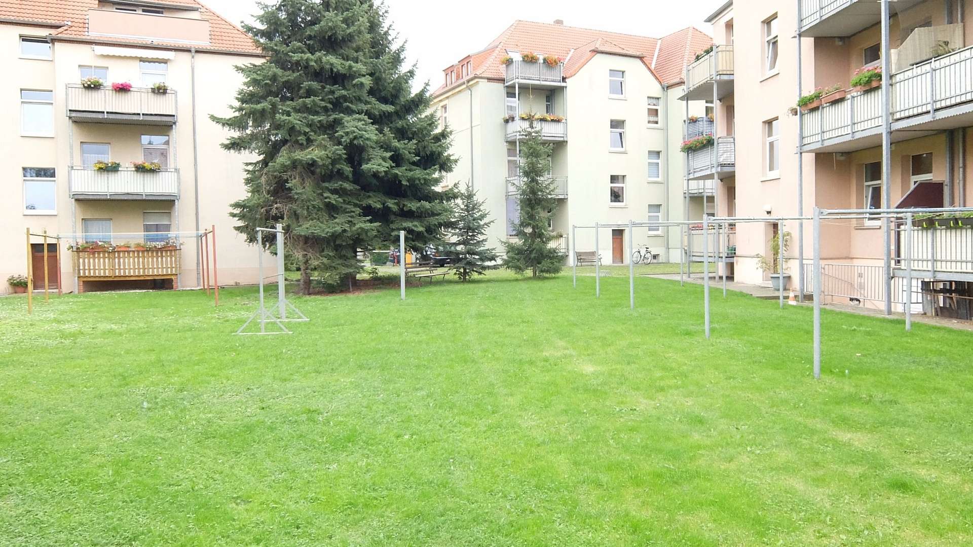 weitläufiger Hof
