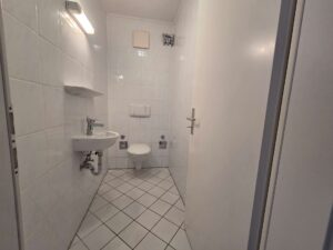 separates WC