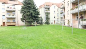 weitläufiger Hof