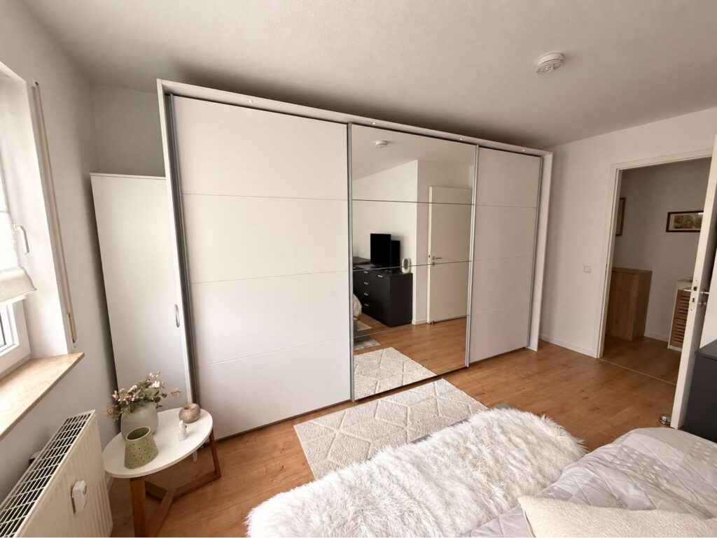 Kleiderschrank