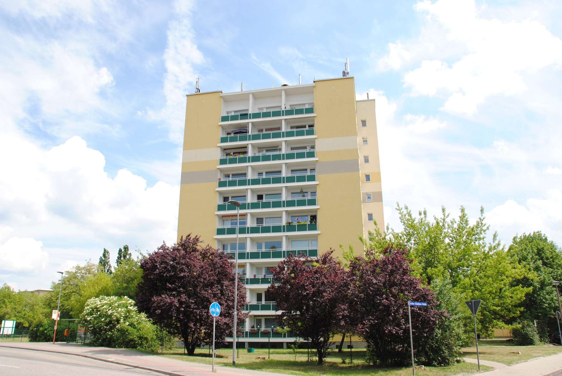 Merseburg-Süd – schöne 2-Zimmer-Wohnung mit Balkon, Tageslichtbad und Lift!
