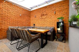 gemütliche, überdachte Terrasse