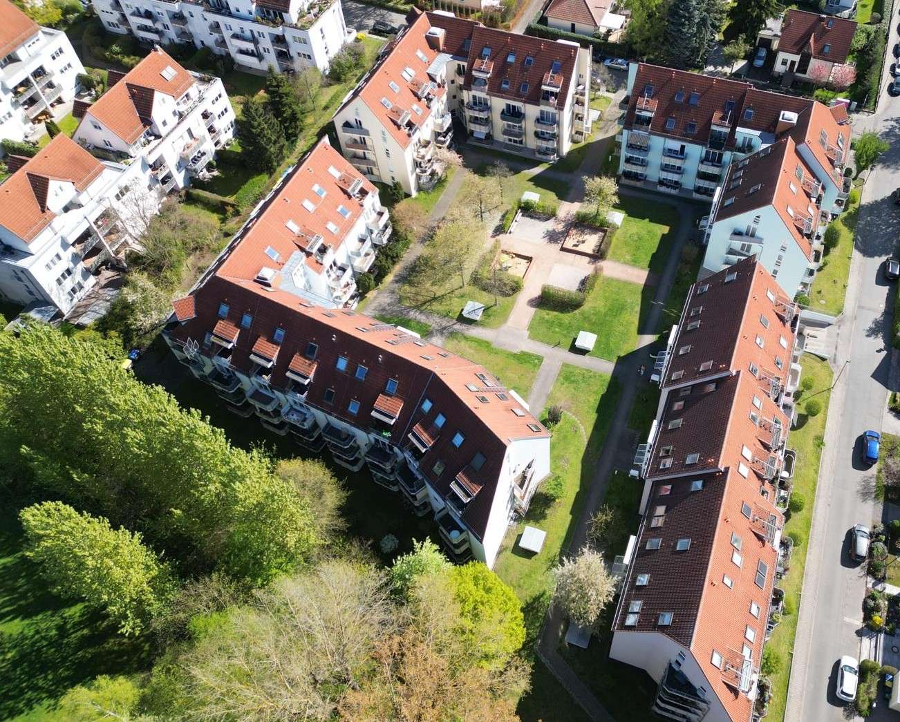 Markkleeberg: ruhige 2-Zi-DG-Wohnung mit Terrasse, Stellplatz und grünem Blick in Traumlage