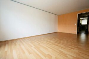 Ein Blick ins Wohnzimmer vom Balkon aus.