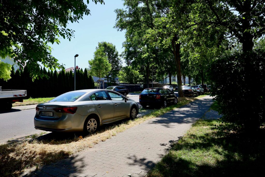 Ruhiger Anliegerstraße mit wenig Verkehr.