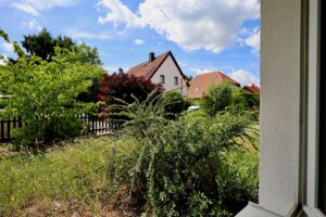 Kurzer Blick nach rechts von der Terrasse aus.