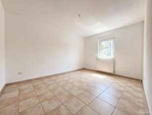 Kinder-/Gästezimmer - (mittels KI ohne Möbel dargestellt)