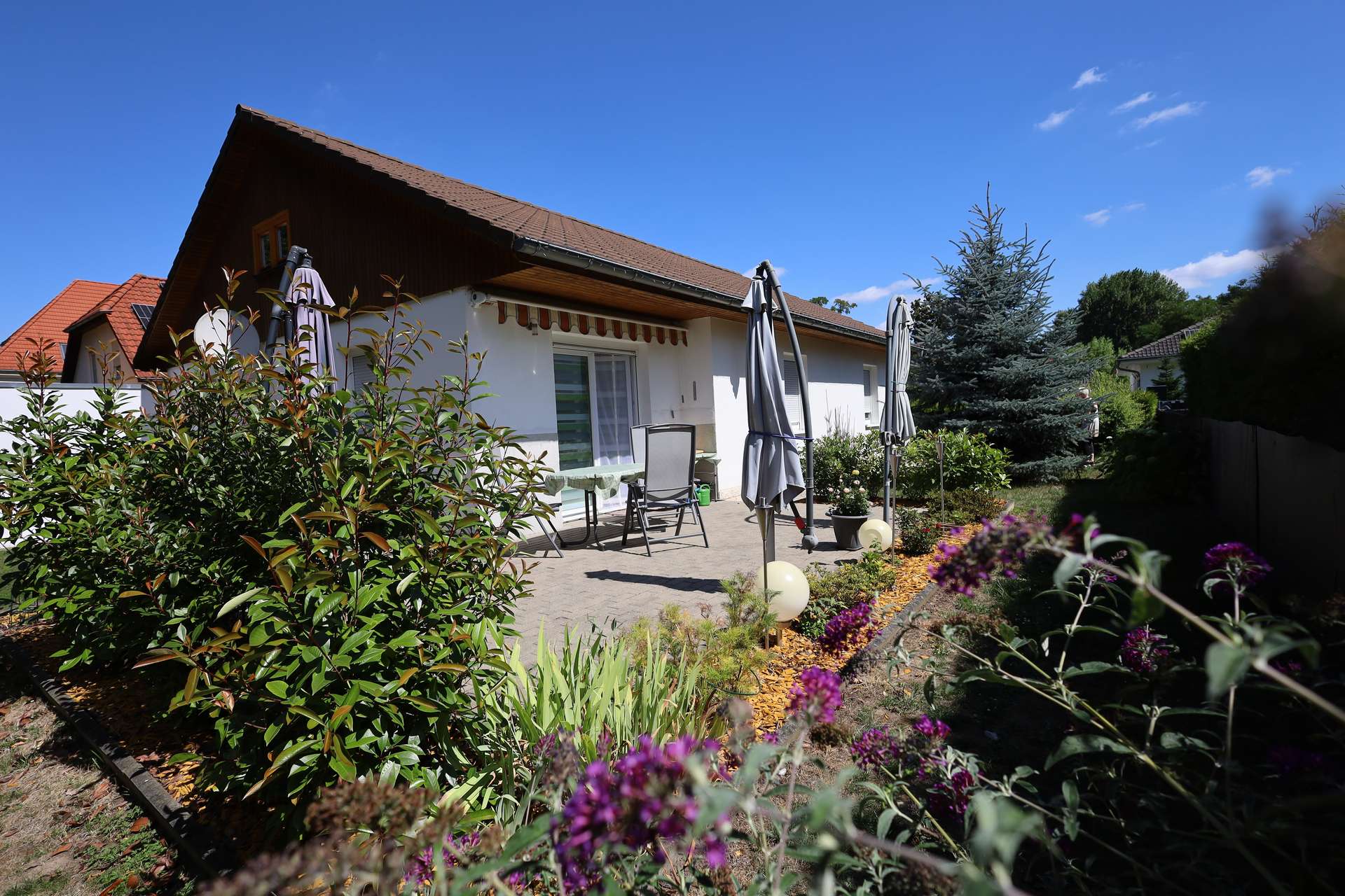 Wohnen in Traumlage im Fliegerstädtchen – ruhiger Bungalow mit Garage