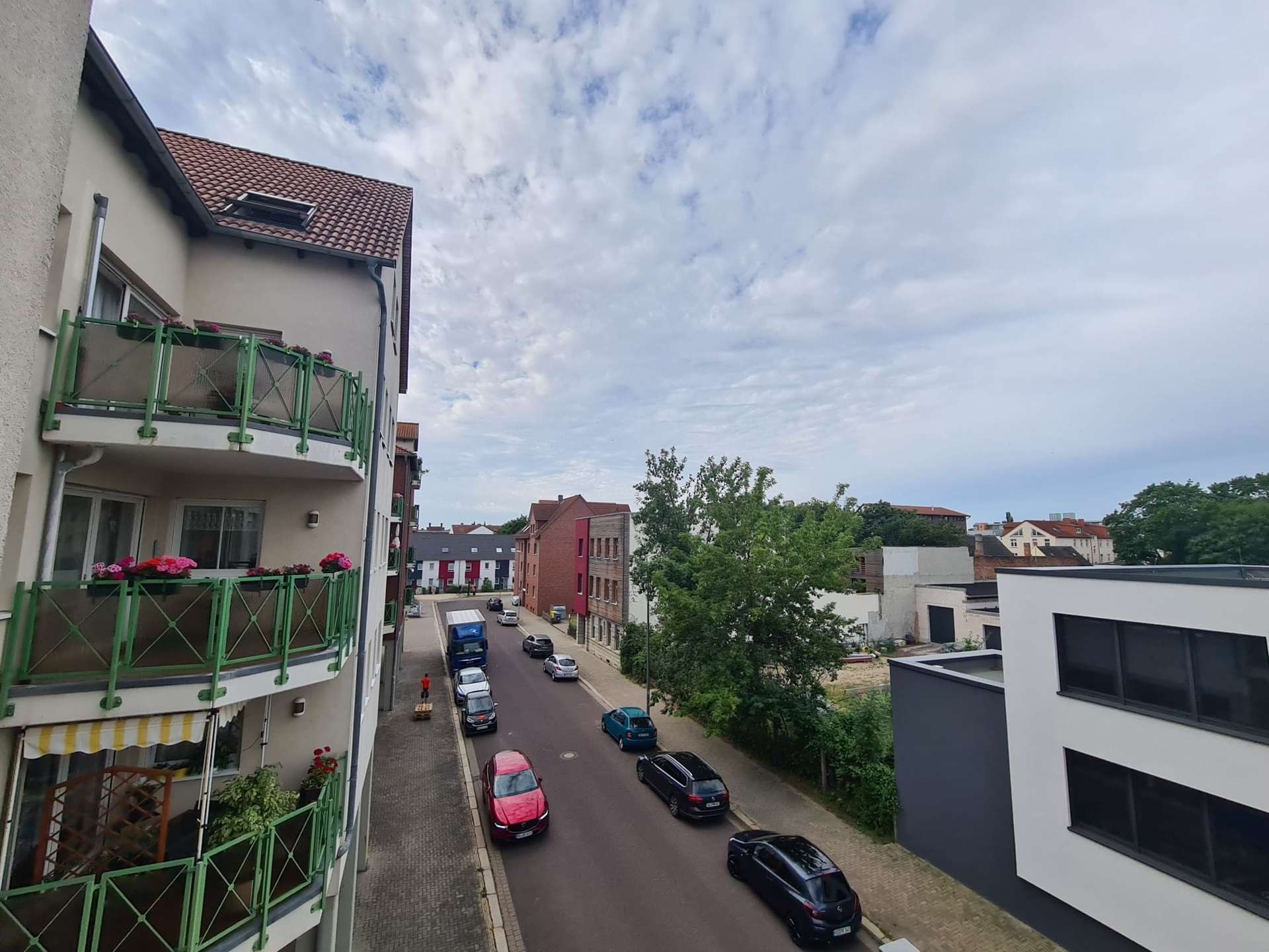 Magdeburg – Neue Neustadt – interessante DG-Wohnung mit Loggia & Stellplatz in gepflegter Wohnanlage