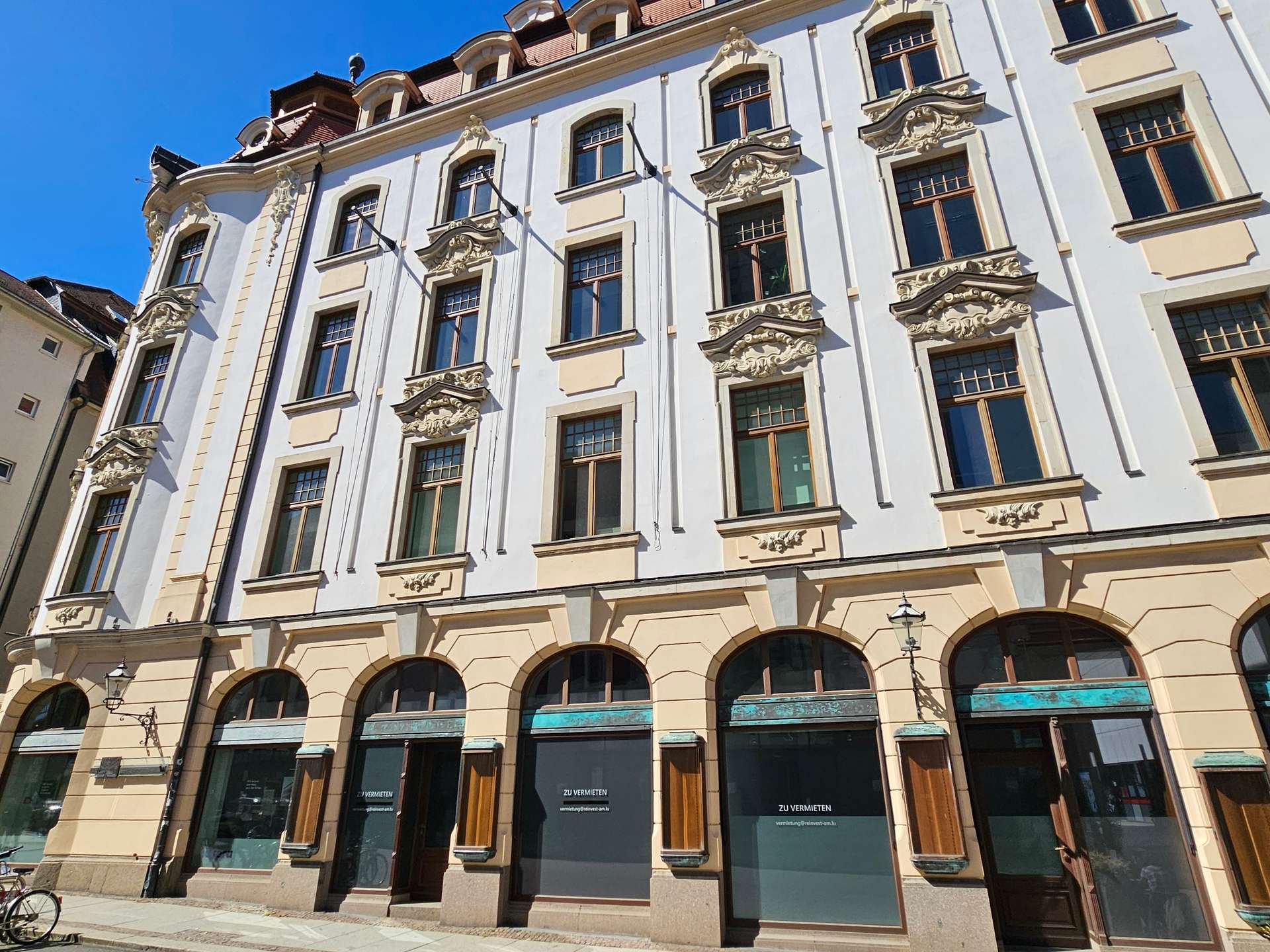 STÄDTISCHES KAUFHAUS | REPRÄSENTATIVE LADENFLÄCHE