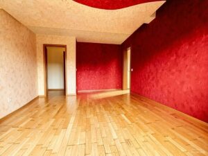 Wohnzimmer im OG (Darstellung KI-gestützt entmöbliert)