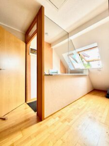 Ab in die obere Wohnung.