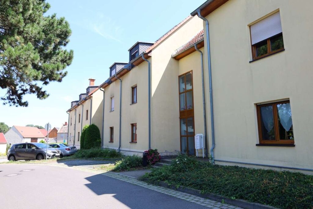 Straßenansicht des Gebäudes