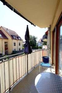Beispiel Balkon (Wohnung ein Geschoss darunter) mit Blick in den Innenhof